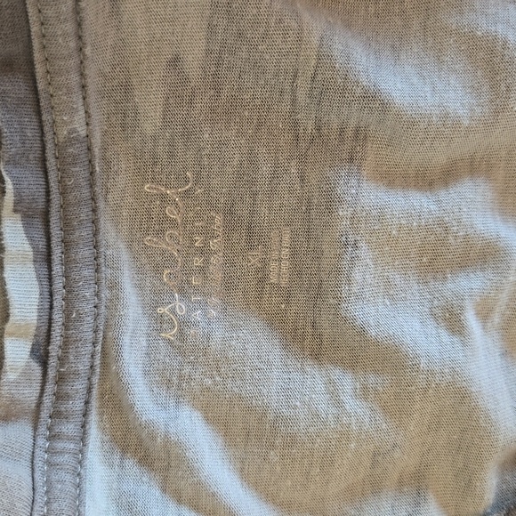 Two (2) Isabel Maternity by Ingrid & Isabel Ruched Maternity T-shirts in XL - Picture 3 of 5